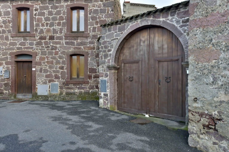 I Portali Tradizionali di Allai: porte che raccontano storie